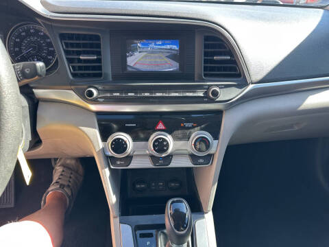 2019 Hyundai Elantra SE