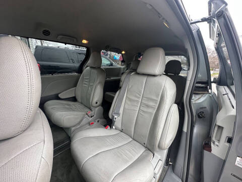 2012 Toyota Sienna XLE 8-Passenger