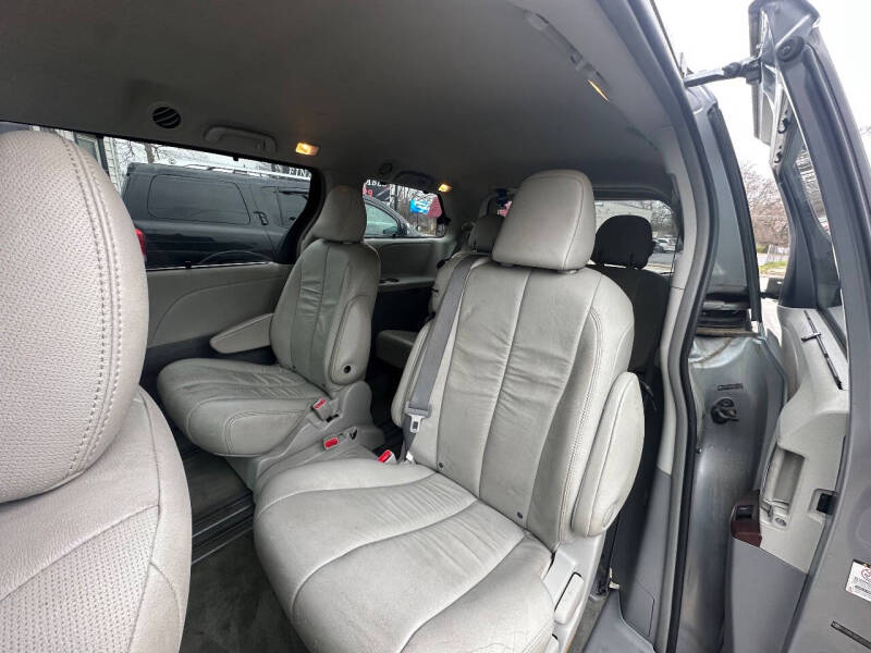 2012 Toyota Sienna XLE 8-Passenger