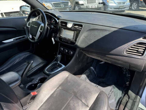 2013 Chrysler 200 Limited