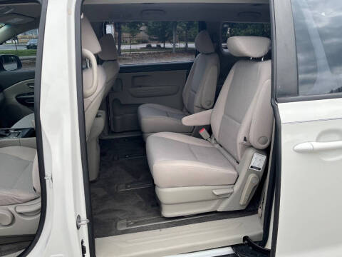 2017 Kia Sedona L