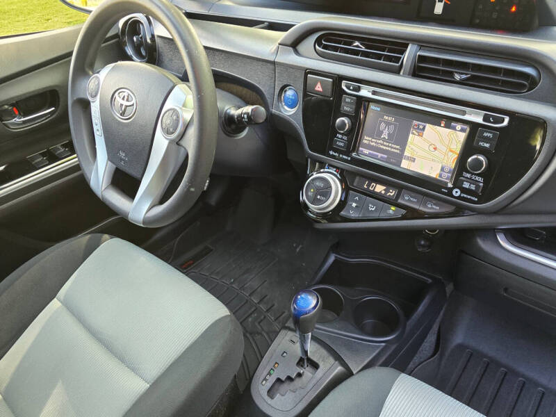 2016 Toyota Prius c One
