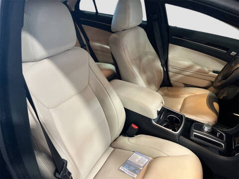 2023 Chrysler 300 Touring L