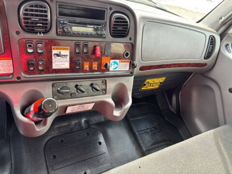 2014 Freightliner M2 106