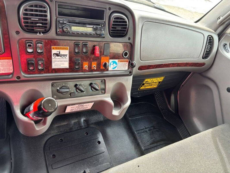 2014 Freightliner M2 106