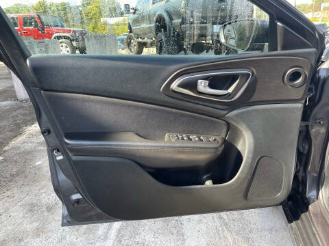 2017 Chrysler 200 LX