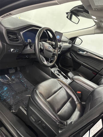 2022 Ford Escape Titanium