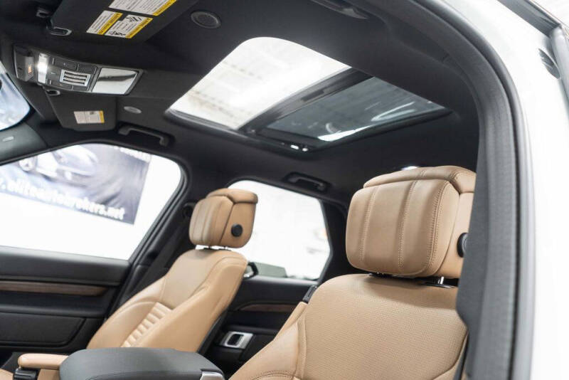 2024 Land Rover Discovery P300 Dynamic SE