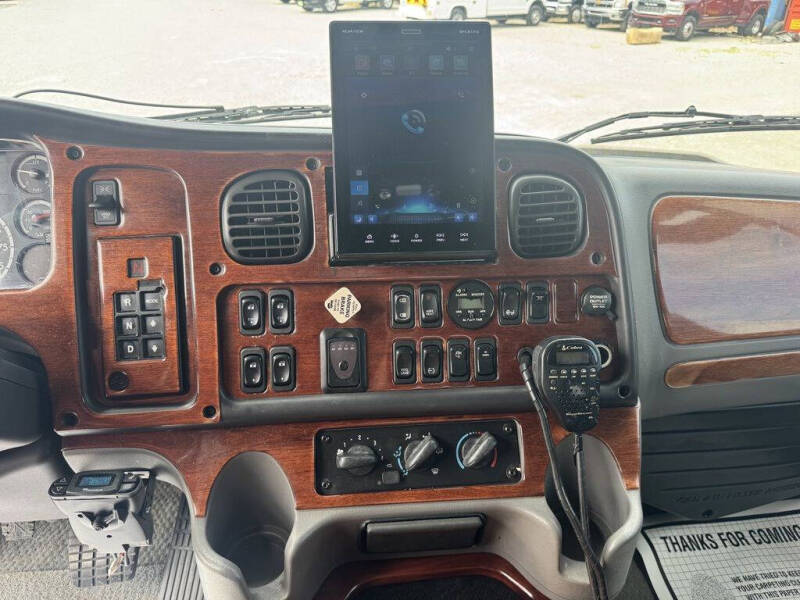 2005 Freightliner M2 106