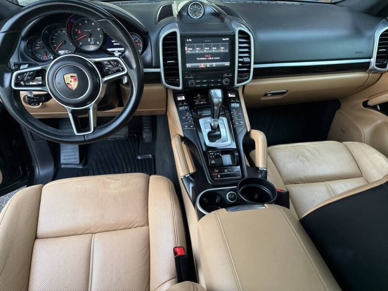 2017 Porsche Cayenne Platinum Edition photo 13