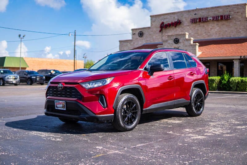 2021 Toyota RAV4 LE's photo