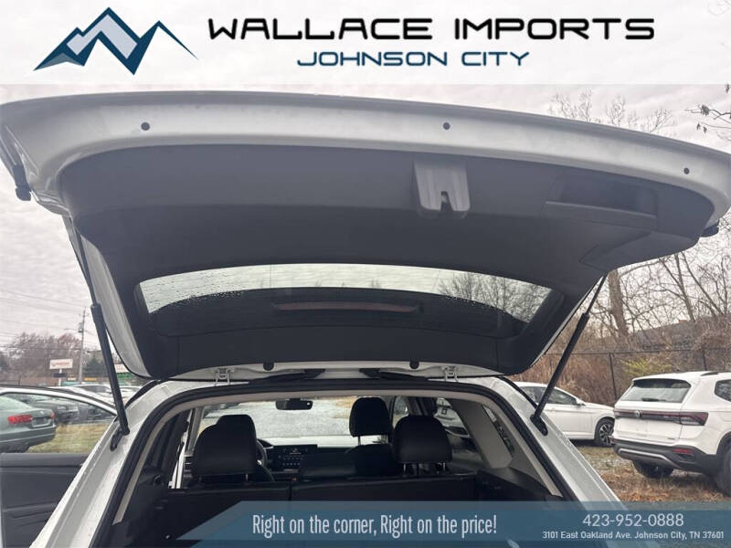 2026 Volkswagen Taos SE Black 4Motion