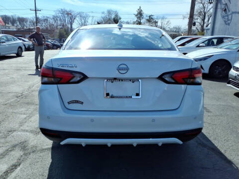 2025 Nissan Versa SV