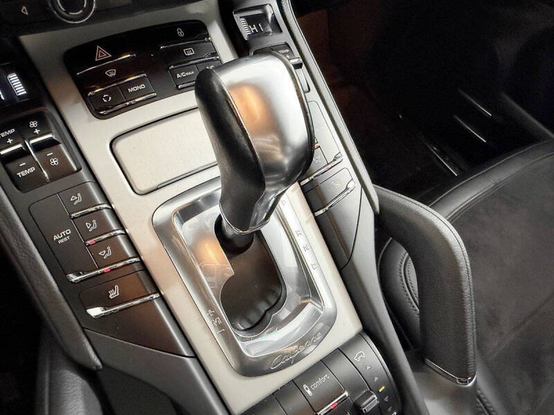 2013 Porsche Cayenne GTS