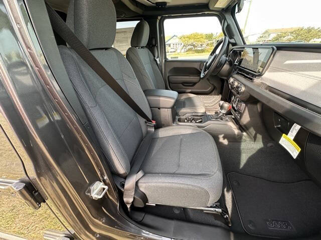 2025 Jeep Gladiator NightHawk