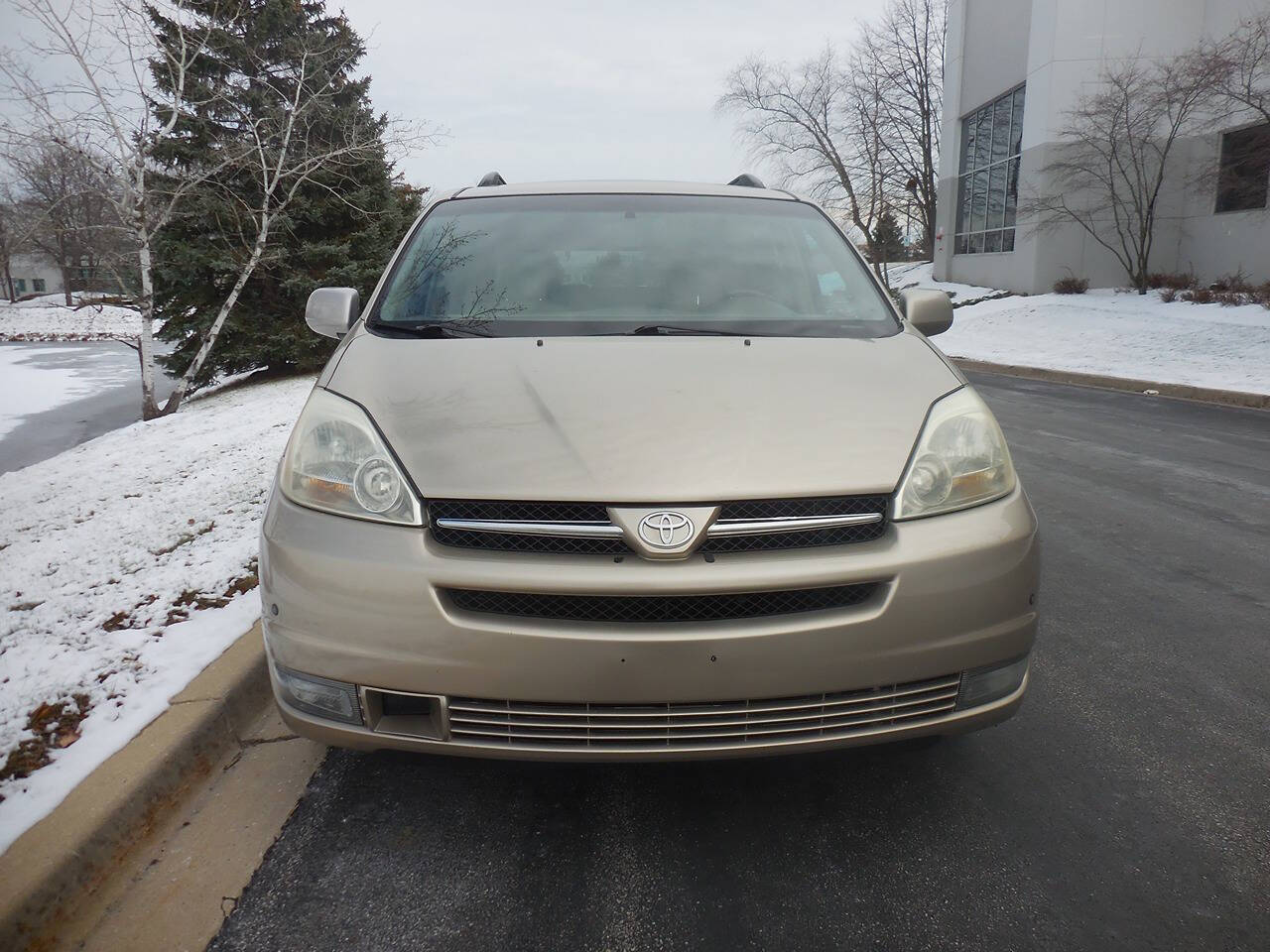 2005 Toyota Sienna for sale at Genuine Motors in Schaumburg, IL