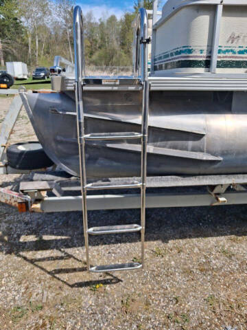 1998 Crest Pontoon 22FT PONTOON