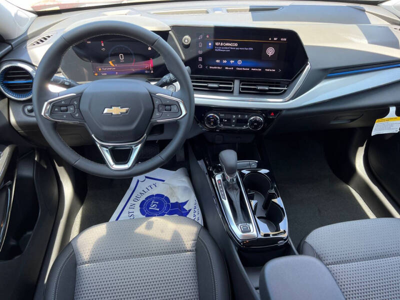 2025 Chevrolet Trax LT