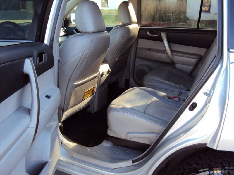 2013 Toyota Highlander Base photo 13