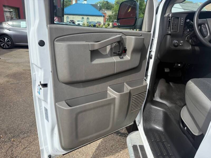 2023 GMC Savana 2500