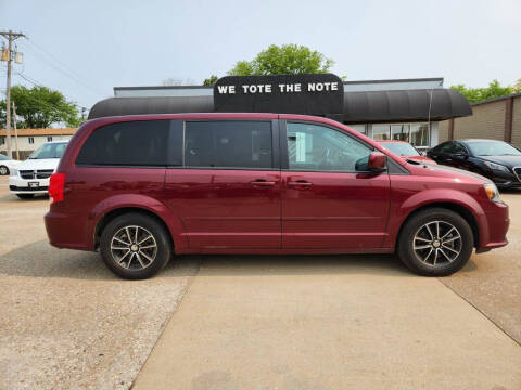 2017 Dodge Grand Caravan for sale at First Choice Auto Sales in Moline IL