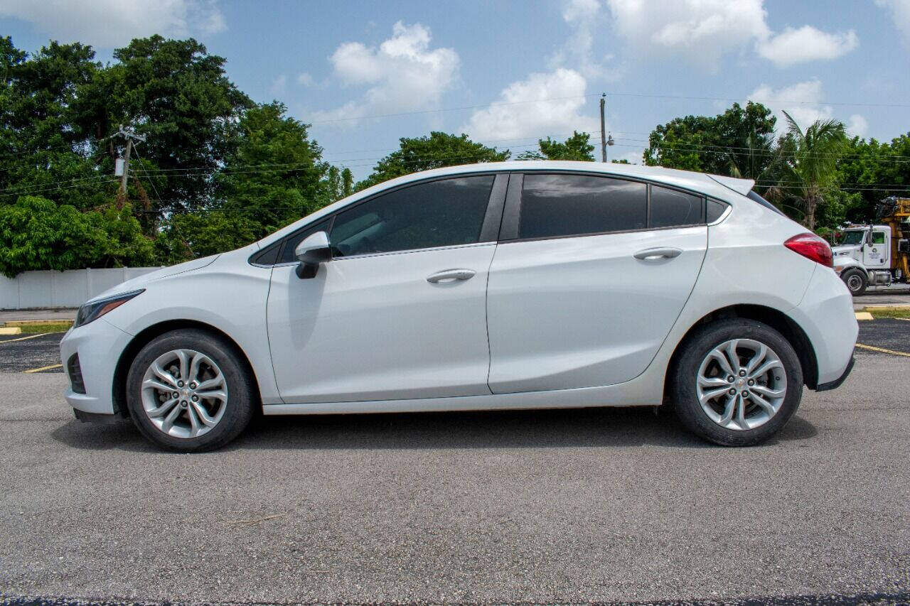 2019 CHEVROLET Cruze Hatchback - $15,900