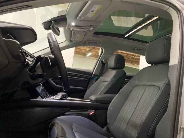 2023 Audi e-tron quattro Premium Plus