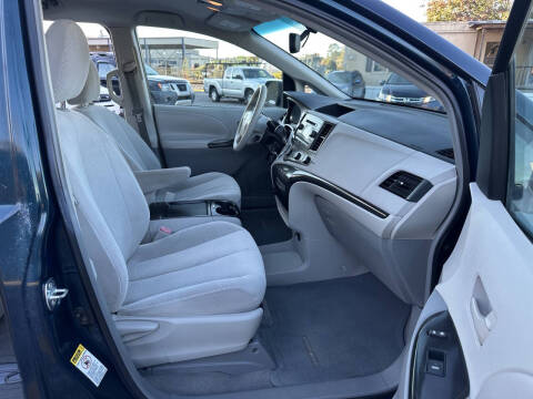 2011 Toyota Sienna LE 8-Passenger