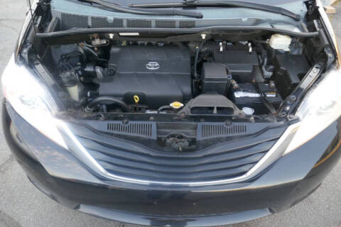 2013 Toyota Sienna LE 8-Passenger