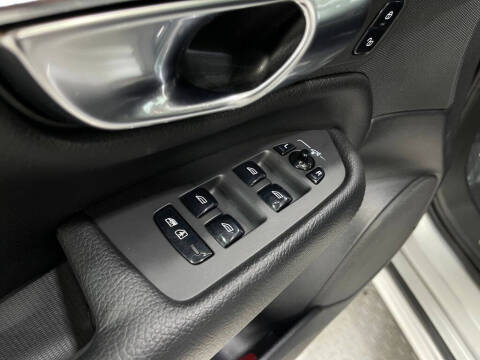 2018 Volvo XC90 T6 Momentum