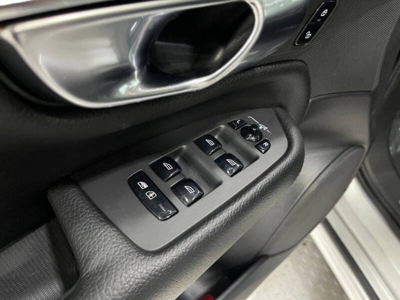 2018 Volvo XC90 T6 Momentum