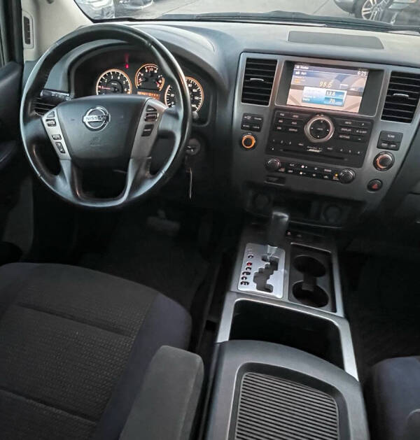 2013 Nissan Armada SV photo 19