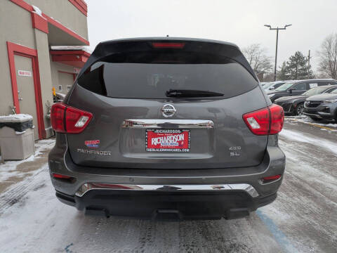 2017 Nissan Pathfinder SL