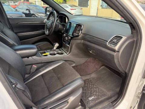 2019 Jeep Grand Cherokee Laredo