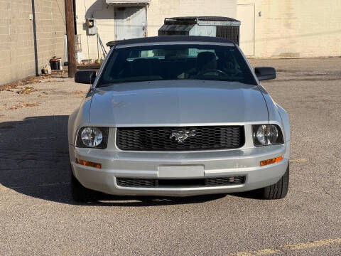 2005 Ford Mustang V6 Deluxe