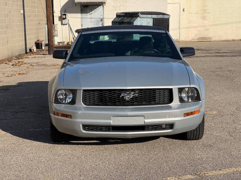 2005 Ford Mustang V6 Deluxe