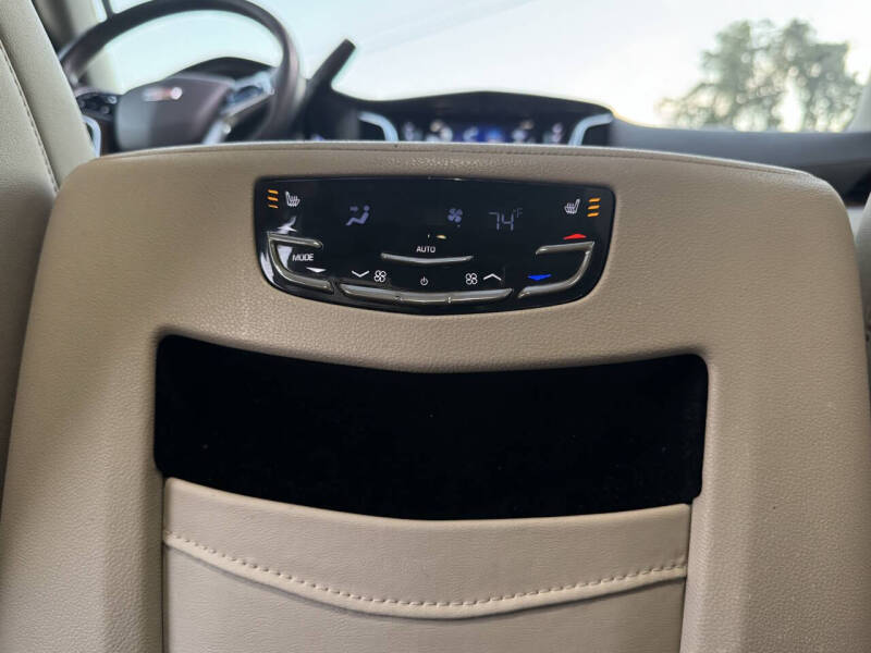 2017 Cadillac Escalade Luxury