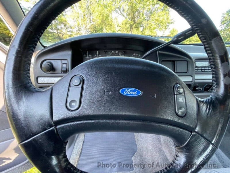 1995 Ford F-350 null photo 29