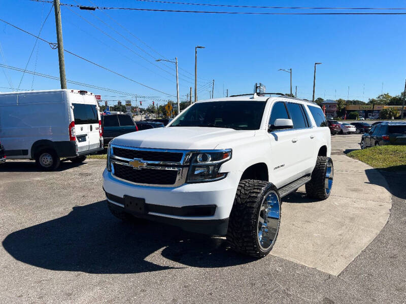 2015 Chevrolet Suburban LS's photo