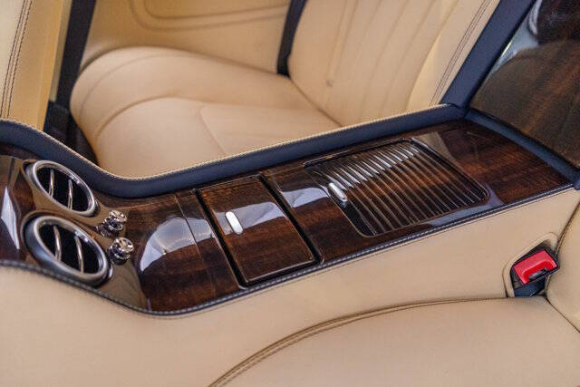 2014 Bentley Continental 29