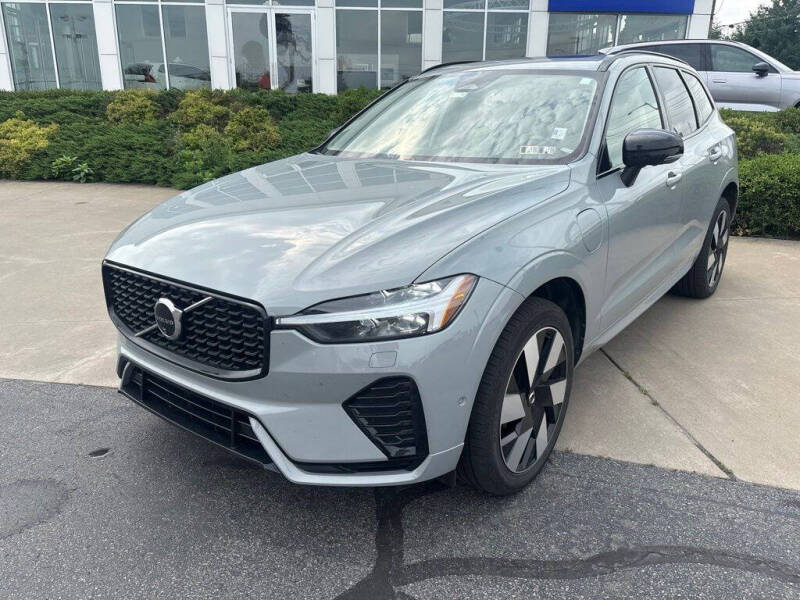 2025 Volvo XC60 T8 Plus Dark Theme