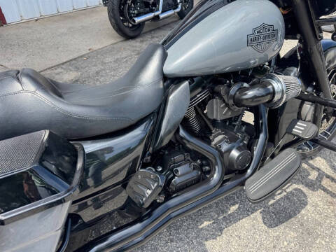 2010 Harley-Davidson FLHX -