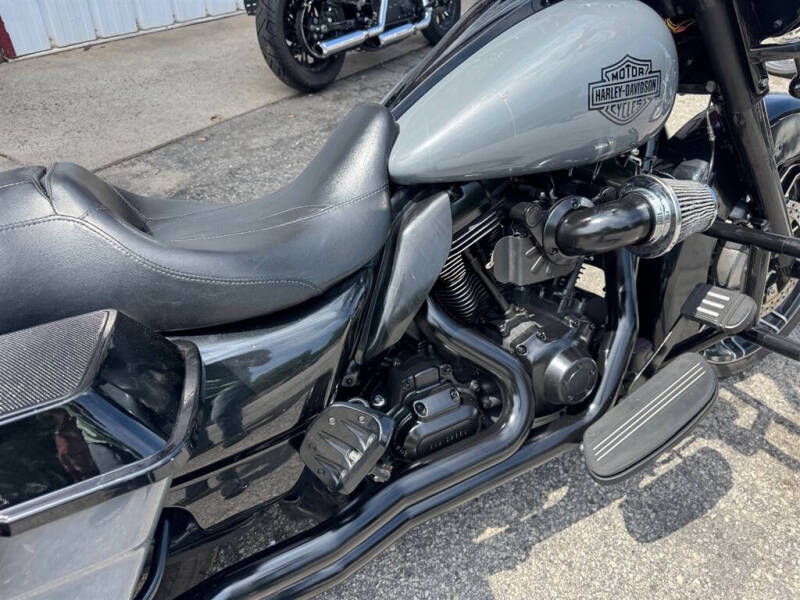 2010 Harley-Davidson FLHX -