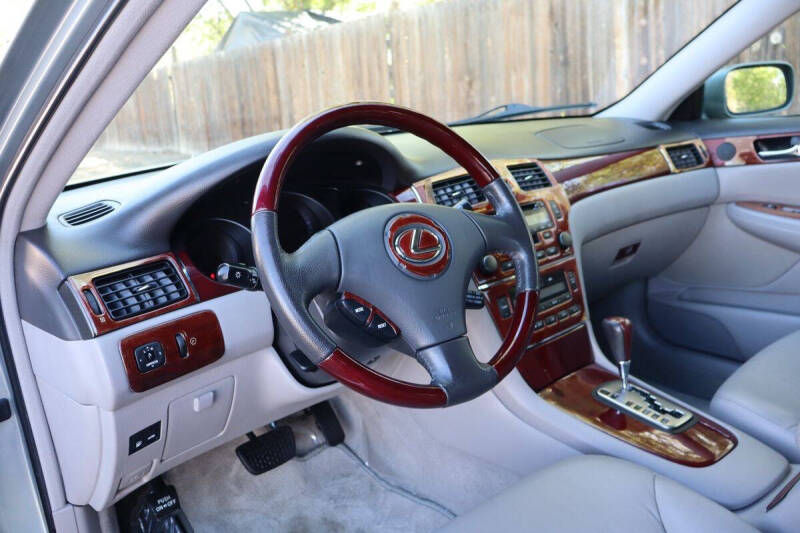 2004 Lexus ES 330