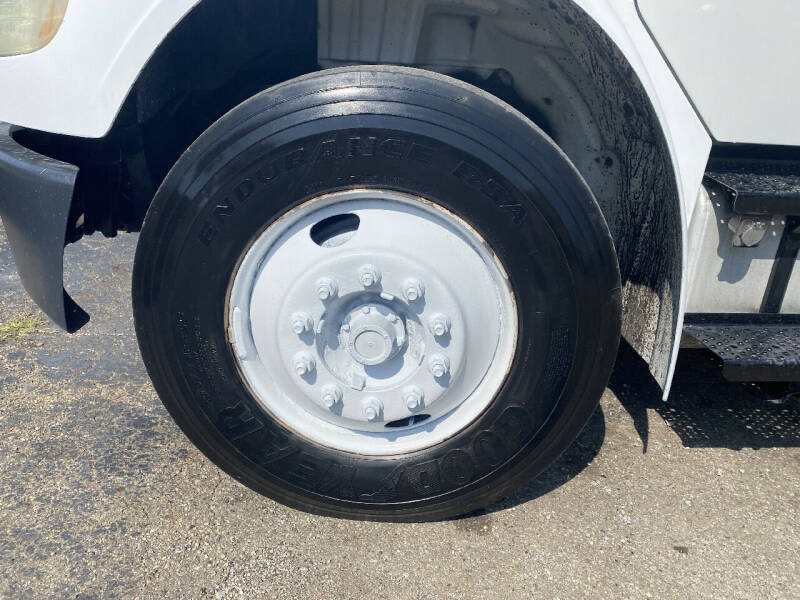 2006 Freightliner M2 106