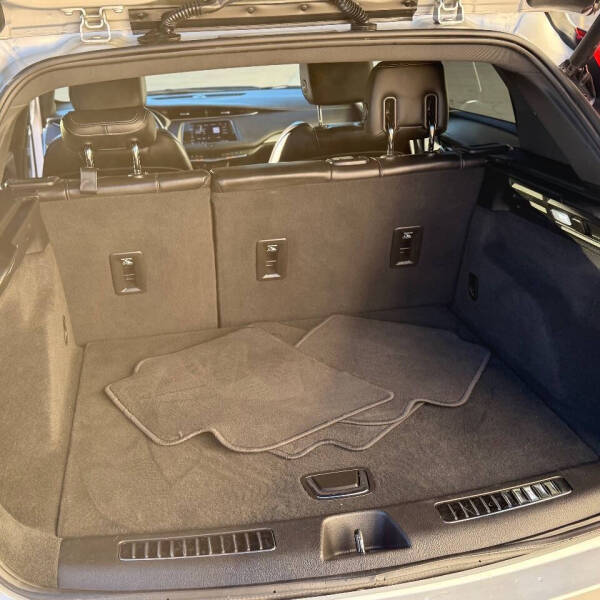 2020 Cadillac XT4 Premium Luxury