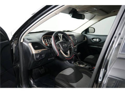 2016 Jeep Cherokee Sport