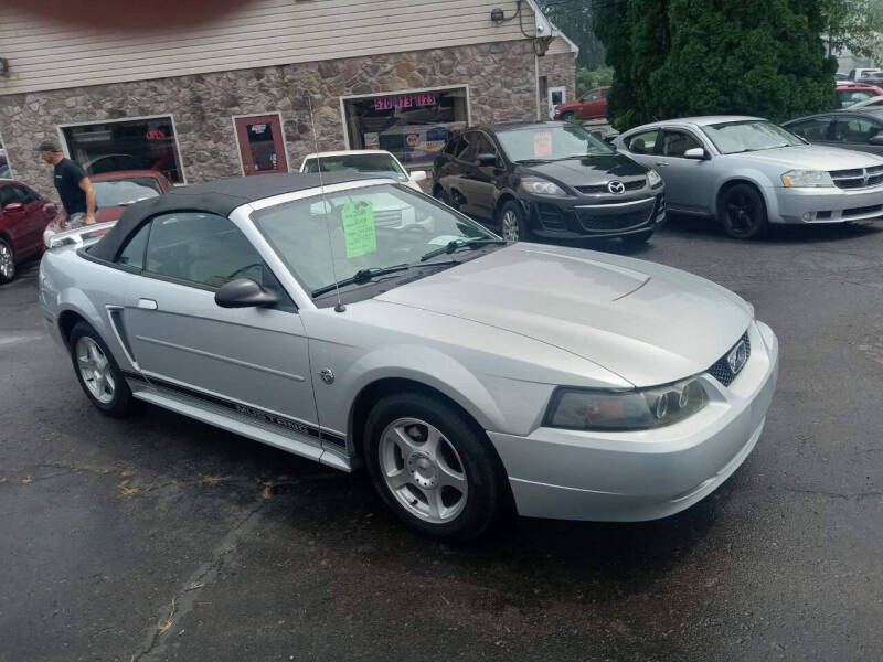 2004 Ford Mustang Deluxe