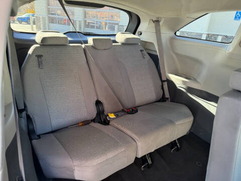 2024 Toyota Sienna LE 8-Passenger