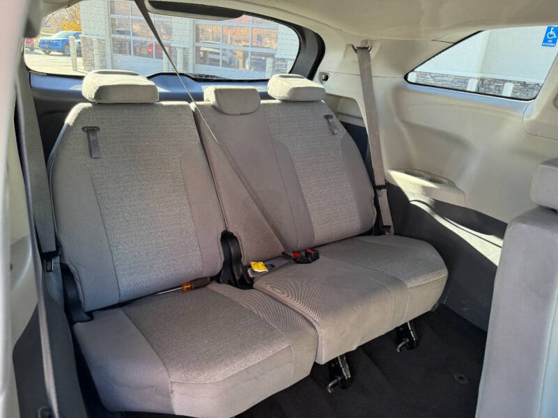 2024 Toyota Sienna LE 8-Passenger